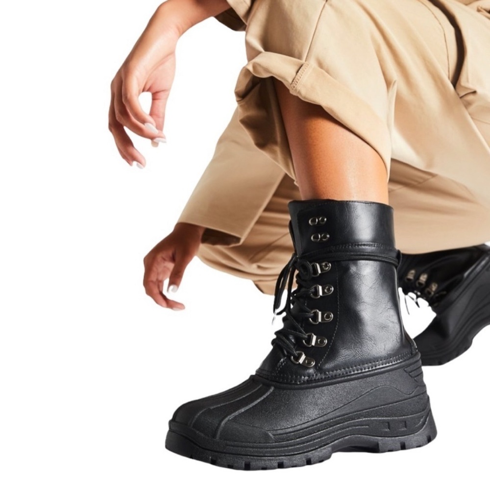NIB Shoedazzle “Run Around Town” Boots 8.5